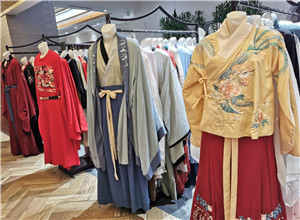 最新影楼资讯新闻-穿着汉服过传统节日：汉服的“破圈”与“扩圈”